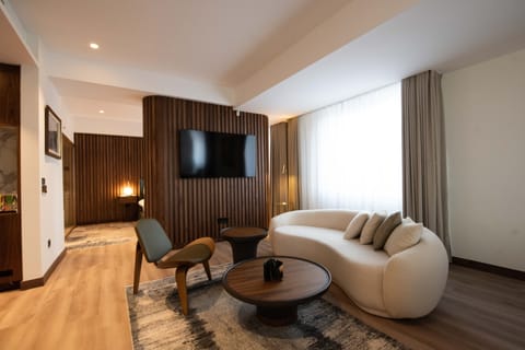 Suite, 1 King Bed, Sauna (Living Room) | Hypo-allergenic bedding, minibar, in-room safe, desk