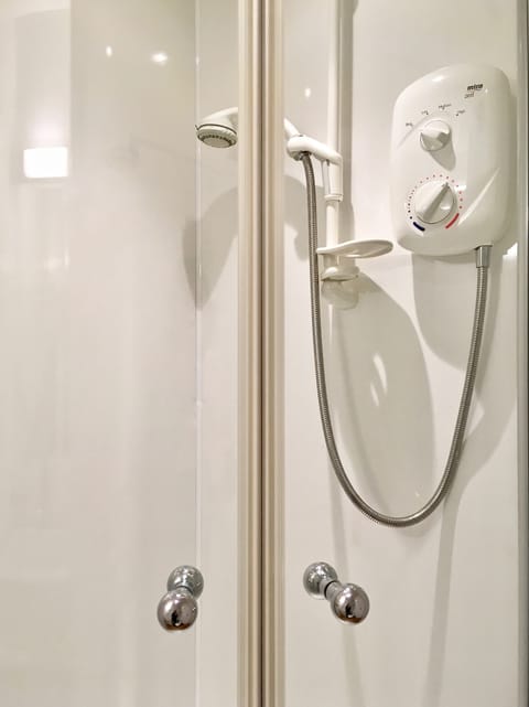 Single Room, Ensuite (Brantfell) | Bathroom | Free toiletries, towels, soap, shampoo