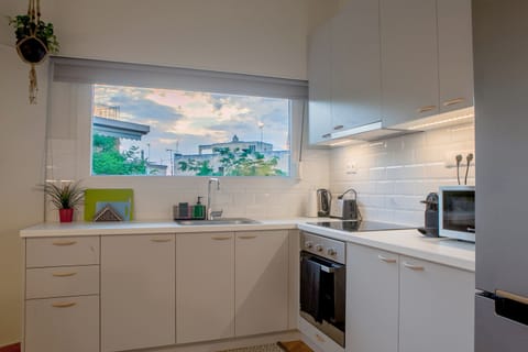 Superior Apartment, 2 Bedrooms, 2 Bathrooms | Private kitchen | Full-size fridge, microwave, oven, stovetop