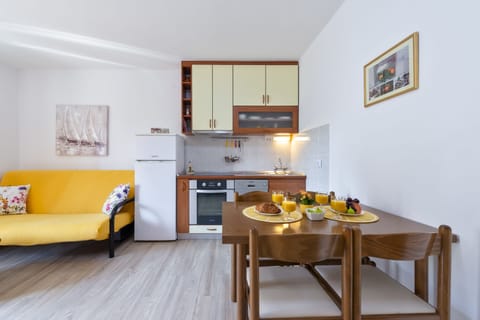 Standard Apartment, 1 Bedroom | Private kitchen