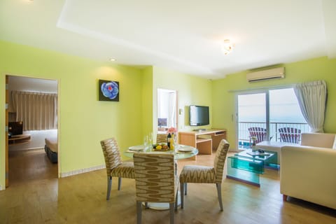 Comfort Suite, 3 Bedrooms | Living area | 32-inch LCD TV with cable channels, TV, fireplace