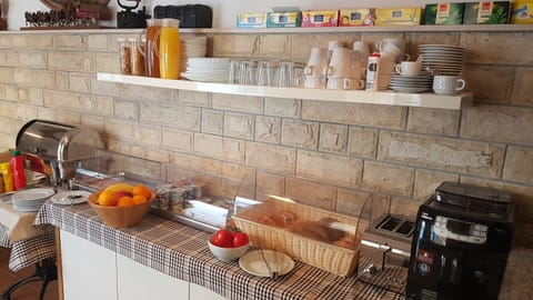 Daily continental breakfast (EUR 16.50 per person)