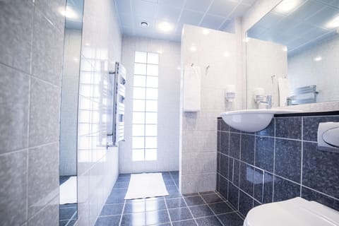 Standard Room | Bathroom | Eco-friendly toiletries, hair dryer, towels, soap