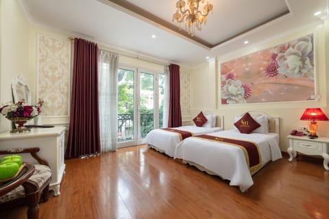 Junior Suite, Balcony | Premium bedding, minibar, in-room safe, desk