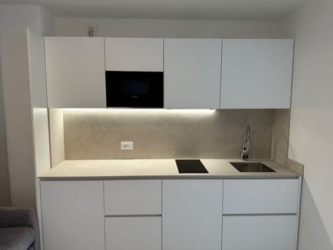 Superior Studio, Balcony | Private kitchen | Fridge, microwave, stovetop, dishwasher