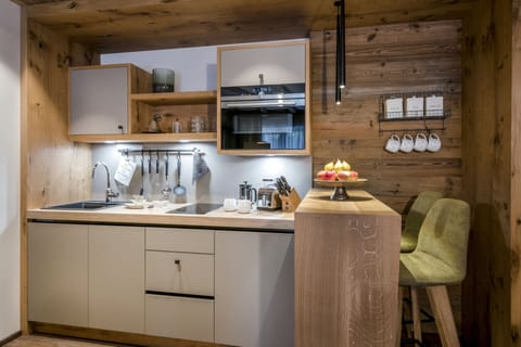 Oven, dishwasher, toaster, cookware/dishes/utensils