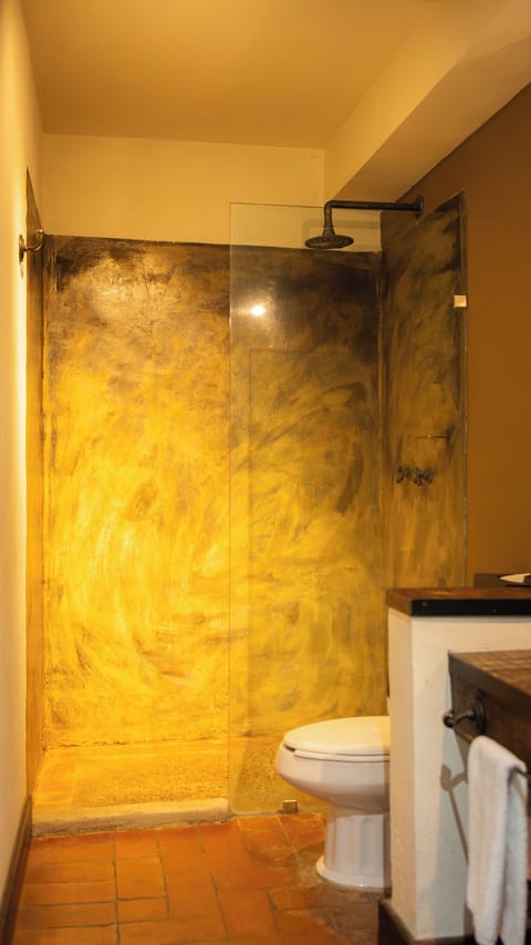 Single Room, 1 King Bed | Premium bedding, down comforters, pillowtop beds, in-room safe