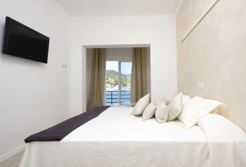 Double or Twin Room, Balcony, Sea View | Desk, blackout drapes, iron/ironing board, free WiFi