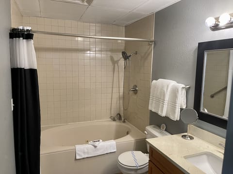 Presidential Condo, Multiple Beds | Bathroom | Combined shower/tub, free toiletries, towels