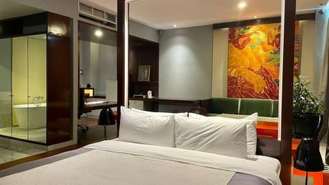 Edge Suite | 1 bedroom, minibar, in-room safe, desk