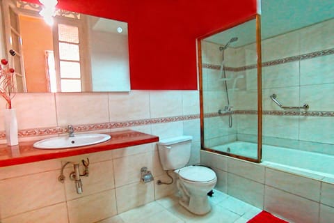 Superior Room | Bathroom | Shower, hair dryer, towels