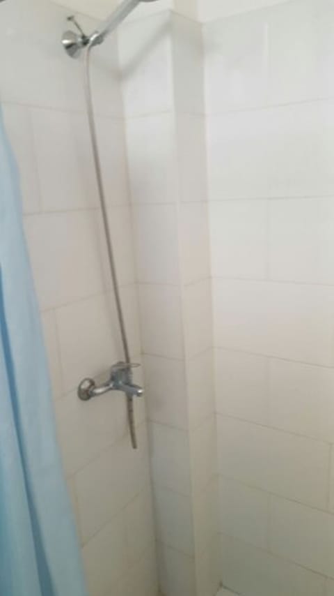 Economy Double Room | Bathroom shower