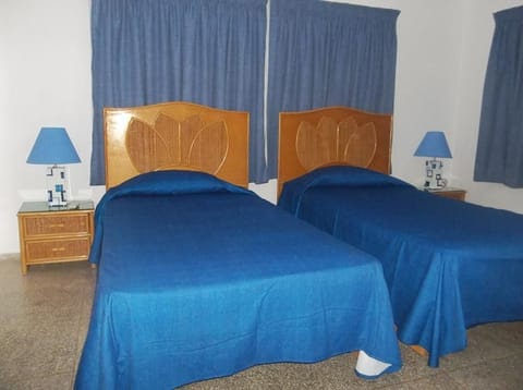 Twin Room | Minibar, iron/ironing board, bed sheets