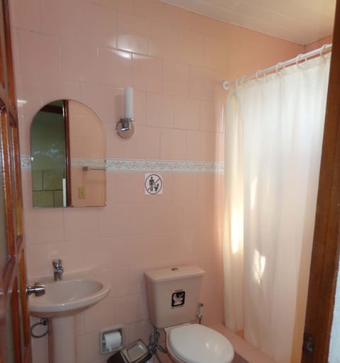 Standard Double or Twin Room | Bathroom | Bathtub, free toiletries, hair dryer, towels