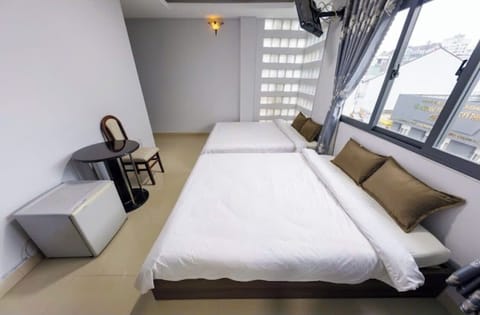 Superior Twin Room | In-room safe, desk, rollaway beds, free WiFi