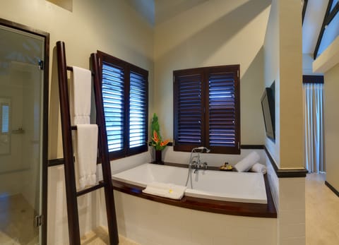 Shefa Pool Villa (Villa with its own Pool) | Bathroom | Shower, rainfall showerhead, free toiletries, hair dryer