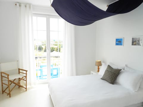 Comfort Room, Balcony, Pool View | Premium bedding, free WiFi, bed sheets