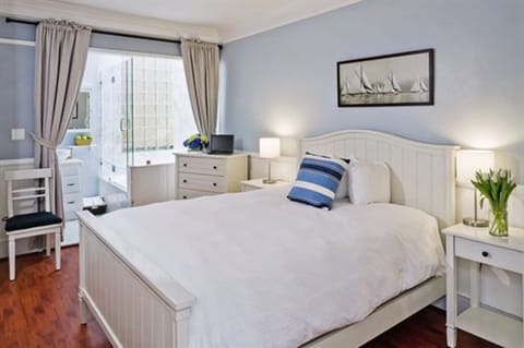 The Mariner Spa | Premium bedding, laptop workspace, iron/ironing board, free WiFi