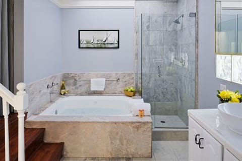 The Regatta Spa | Bathroom | Combined shower/tub, designer toiletries, hair dryer, towels