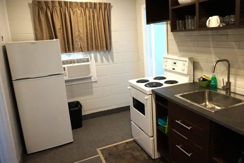 Studio, 2 Bedrooms, Kitchenette | Private kitchen | Fridge, microwave, coffee/tea maker, freezer