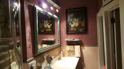 Victorian Master Suite | Bathroom | Free toiletries, hair dryer, bathrobes, towels