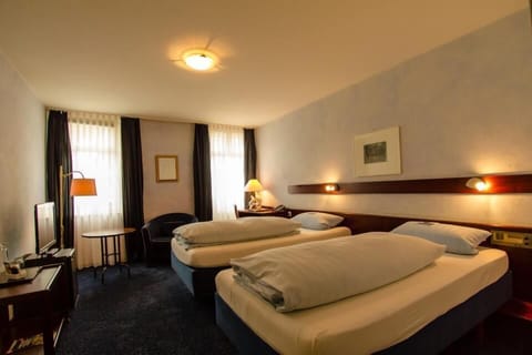 Classic Double Room | Minibar, in-room safe, desk, iron/ironing board