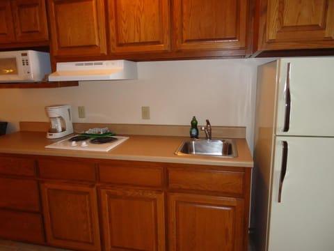 Fridge, microwave, stovetop, coffee/tea maker