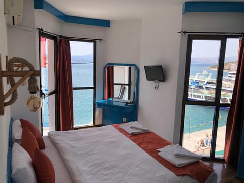 Standard Room, Sea View | Desk, free WiFi