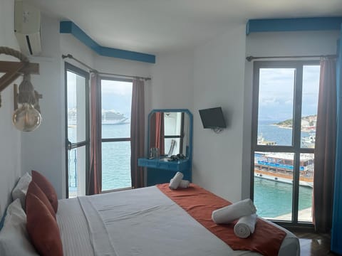 Standard Room, Sea View | Desk, free WiFi