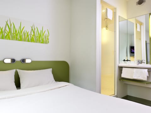 Double Room | Desk, free cribs/infant beds, free WiFi, bed sheets