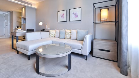 Suite, 1 Bedroom | Minibar, in-room safe, desk, laptop workspace