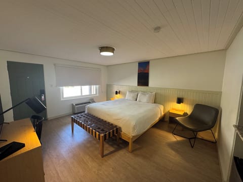 2 Queen Suite | Desk, free WiFi, bed sheets