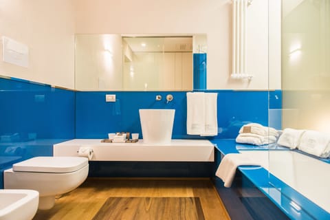 Superior Double or Twin Room, Sea View | Bathroom | Free toiletries, hair dryer, slippers, bidet