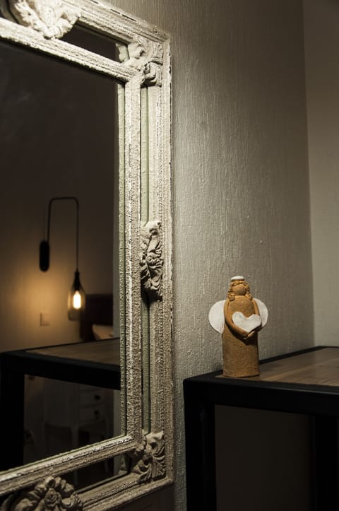 Deluxe Double Room, 1 Double Bed, Garden View, Courtyard Area | Minibar, in-room safe, desk, soundproofing