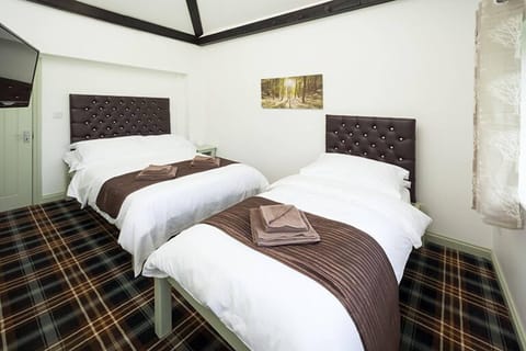 Triple Room | Cribs/infant beds, free WiFi, bed sheets, wheelchair access