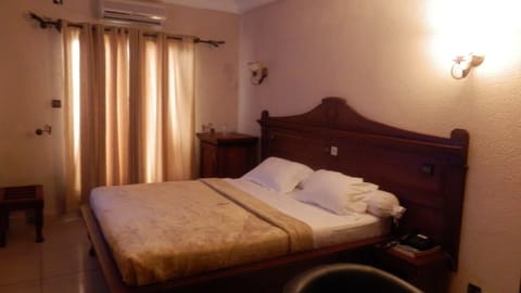 Standard Single Room | Minibar, in-room safe, individually decorated, individually furnished