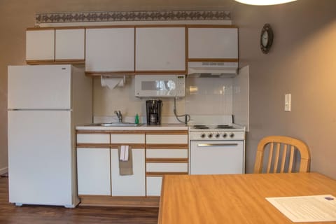 Standard Suite, 1 Queen Bed | Private kitchen | Fridge, microwave, oven, stovetop