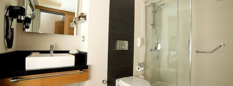 Standard Double or Twin Room, Garden View | Bathroom | Shower, free toiletries, hair dryer, slippers