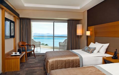 Standard Double or Twin Room, Sea View | Minibar, in-room safe, desk, free WiFi