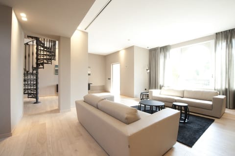 Suite (Imperial) | Premium bedding, minibar, in-room safe, desk