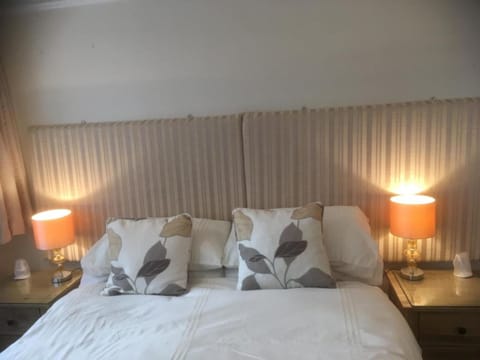 Double Room, Ensuite | Hypo-allergenic bedding, individually decorated, individually furnished