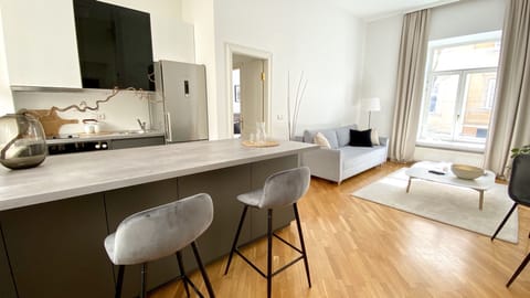 Deluxe 1 Bedroom Apartment, (Didzioji St. 39) | In-room dining