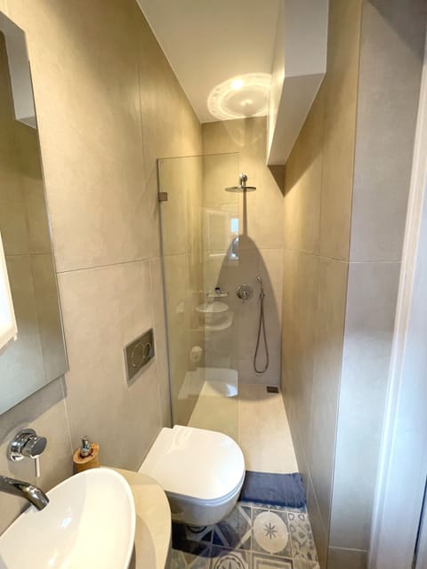 Economy Double or Twin Room, Ground Floor (Serenity) | Bathroom | Shower, free toiletries, hair dryer, towels