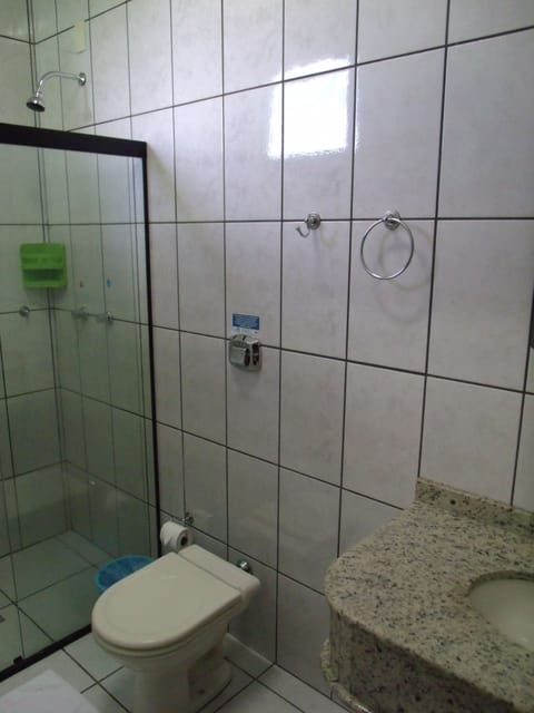 Standard Triple Room | Bathroom | Shower, towels