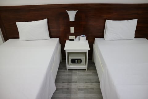 Twin Bed Room | In-room safe, desk, iron/ironing board, free WiFi