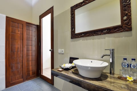 Villa, 1 Bedroom, Private Pool | Bathroom | Combined shower/tub, free toiletries, hair dryer, bathrobes