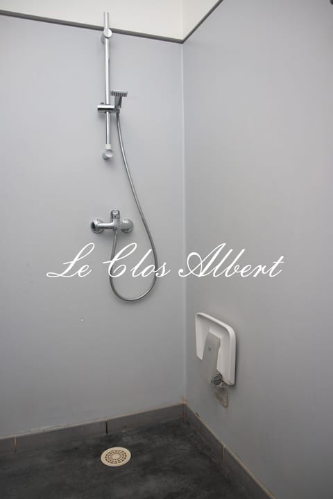 Shower, free toiletries, soap, shampoo