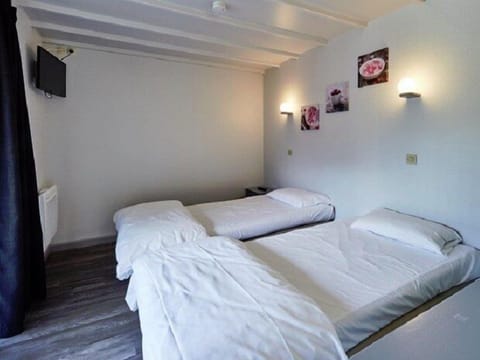 Premium Twin Room | Desk, soundproofing, free WiFi