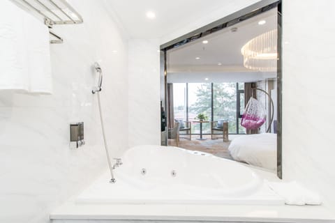 Cloud Theme Room | Jetted tub