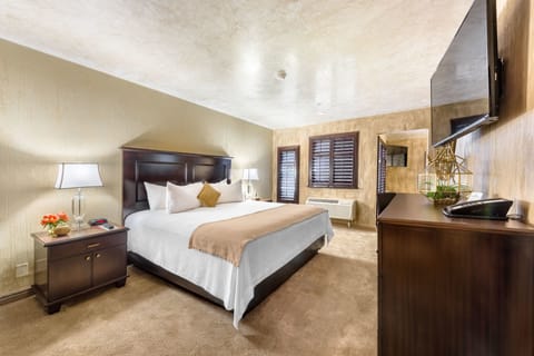 Suite, 2 Queen Beds, Balcony | Pillowtop beds, in-room safe, desk, laptop workspace